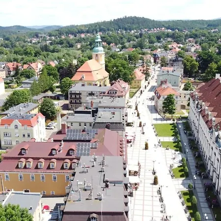 Jodla I Modrzew Przy Parku I Termach W Centrum Uzdrowiska