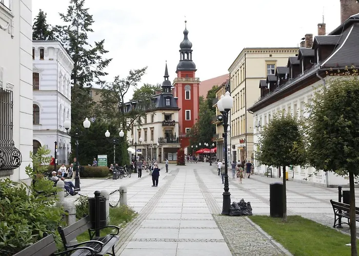 Jodla I Modrzew Przy Parku I Termach W Centrum Uzdrowiska * Jelenia Góra